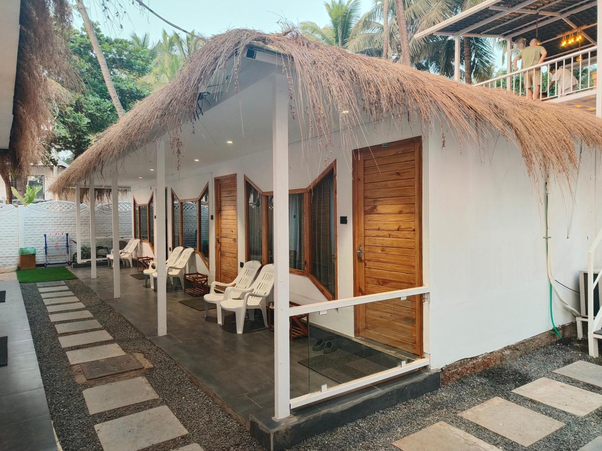 Aqua Beach Stays Ashwem Mandrem Extérieur photo