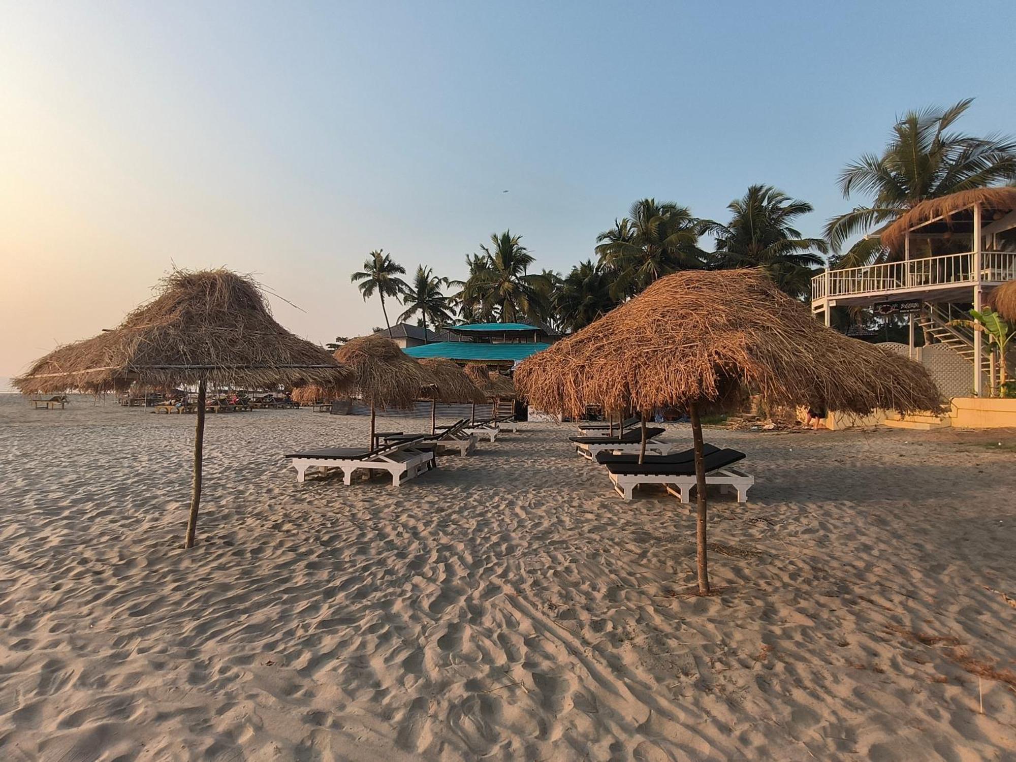 Aqua Beach Stays Ashwem Mandrem Extérieur photo