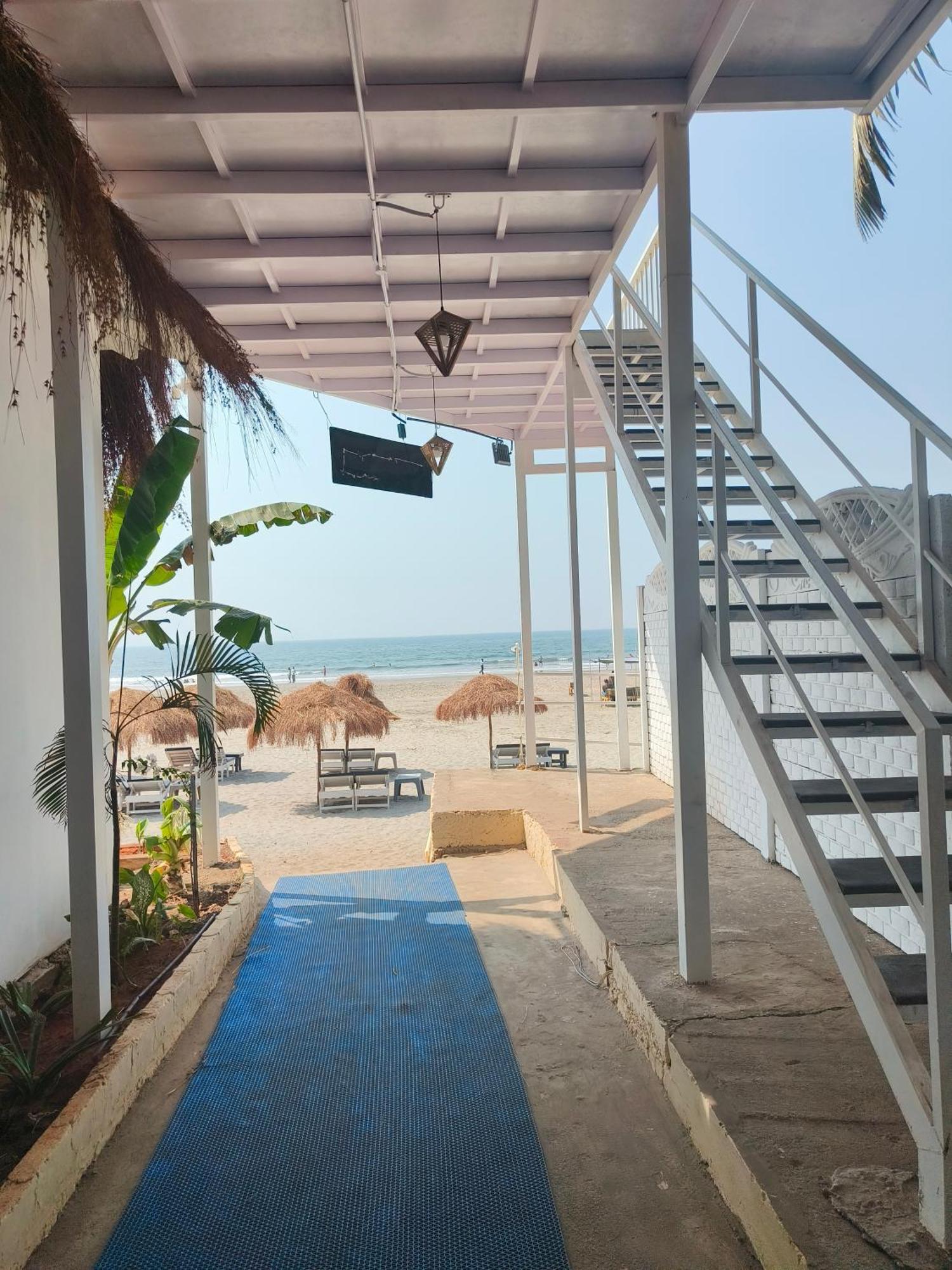 Aqua Beach Stays Ashwem Mandrem Extérieur photo