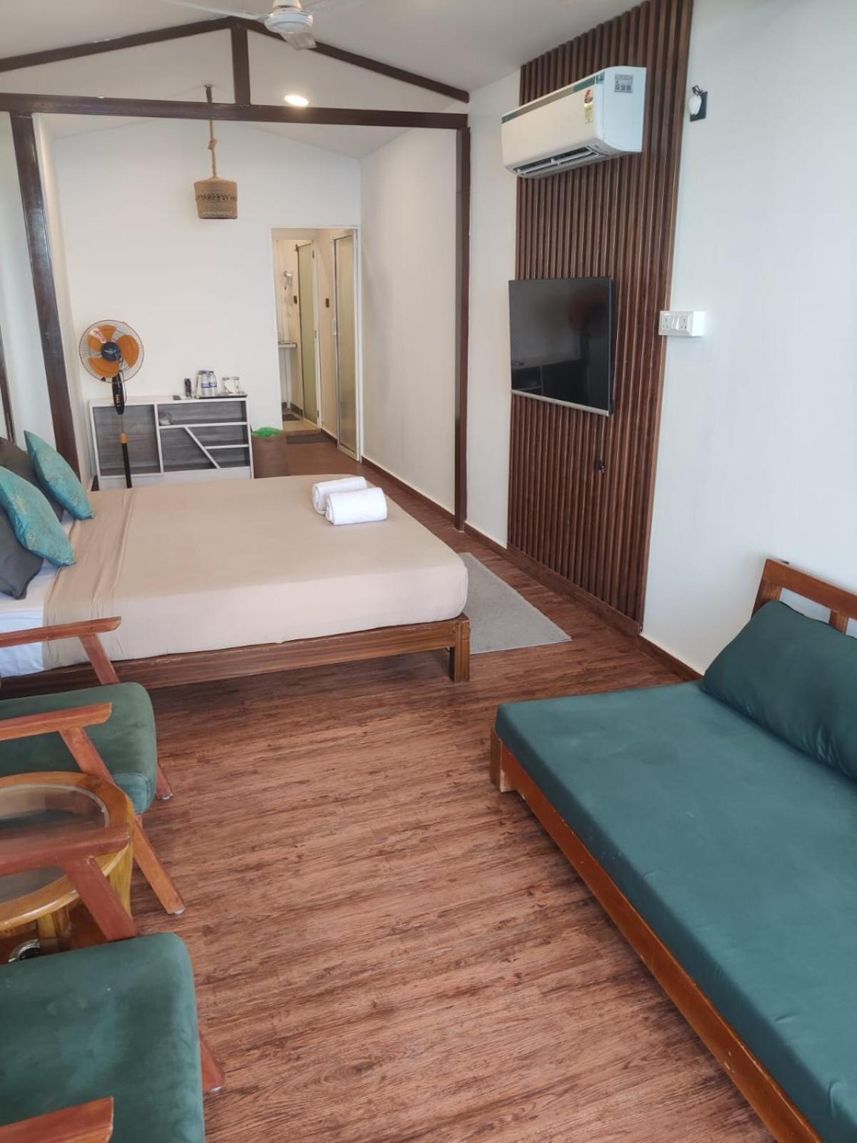 Aqua Beach Stays Ashwem Mandrem Extérieur photo